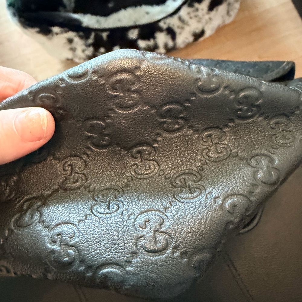 Gucci Black Embossed GG Leather Messenger Bag - Picture 8 of 10